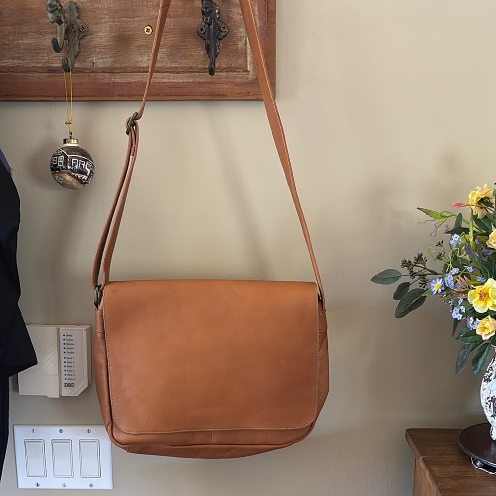 Tan Leather Messenger Bag, adjustable strap.